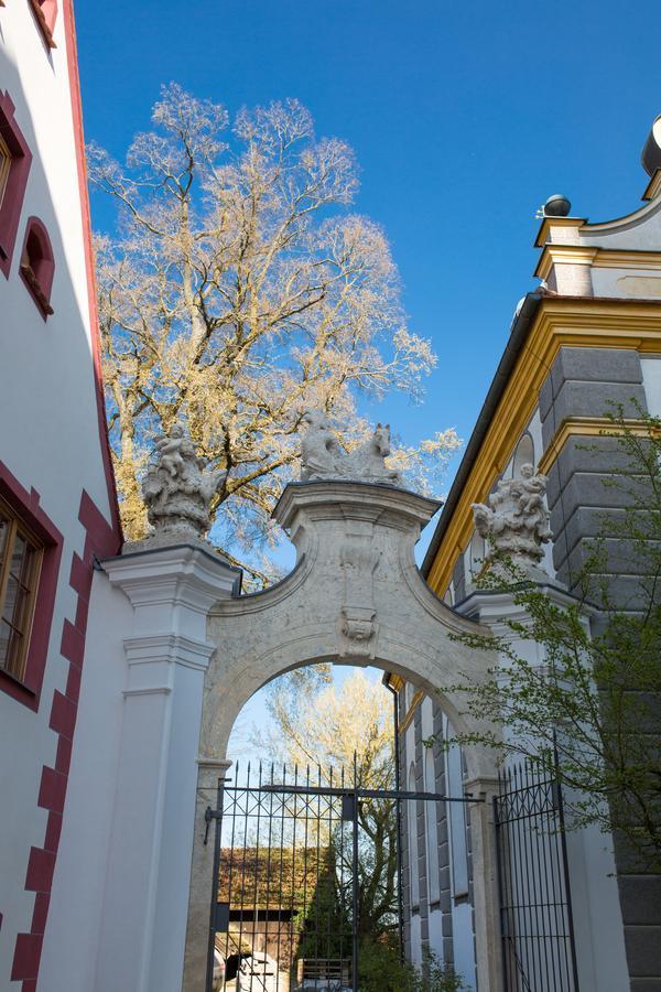 Hotel Schloss Leitheim Extérieur photo