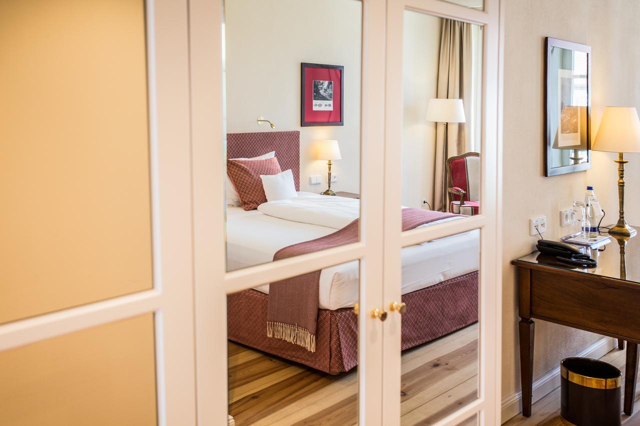 Hotel Schloss Leitheim Extérieur photo