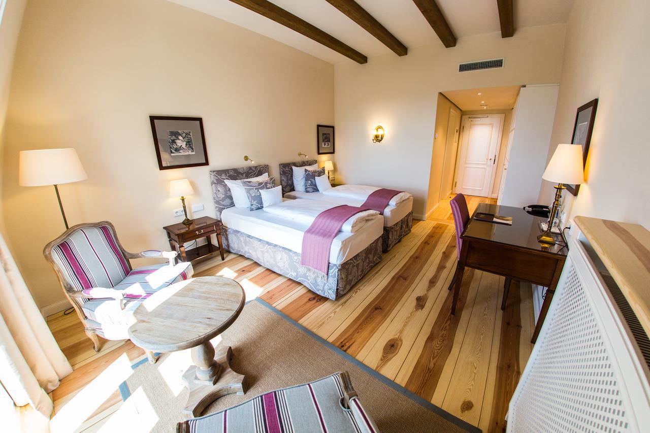 Hotel Schloss Leitheim Extérieur photo