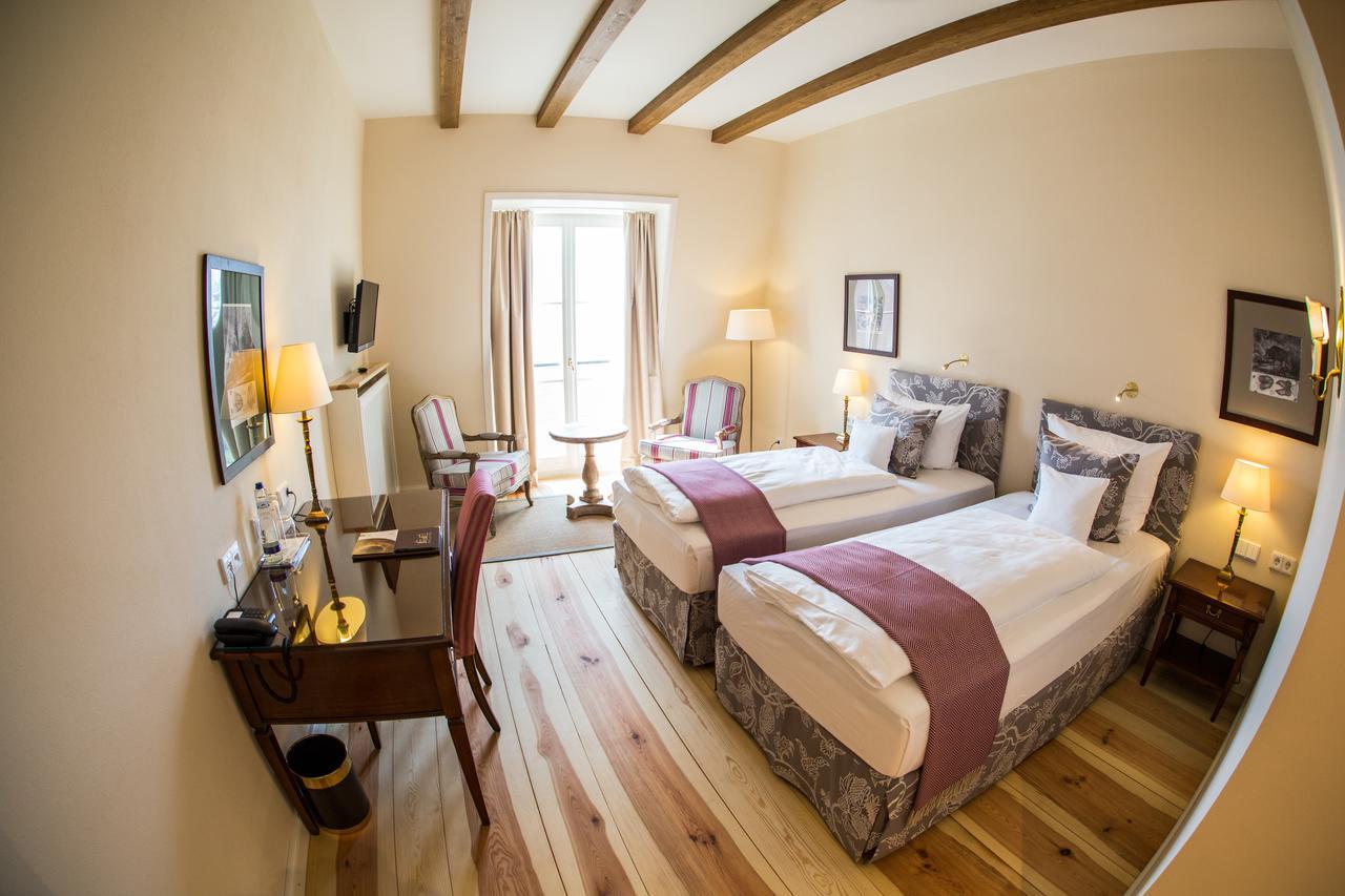 Hotel Schloss Leitheim Extérieur photo
